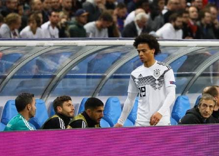 Leroy Sane (Deutschland Germany) nicht glücklich über die Auswechslung - 16.10.2018: Frankreich vs. Deutschland, 4. Spieltag UEFA Nations League, Stade de France, DISCLAIMER: DFB regulations prohibit any use of photographs as image sequences and or quasi-video.
