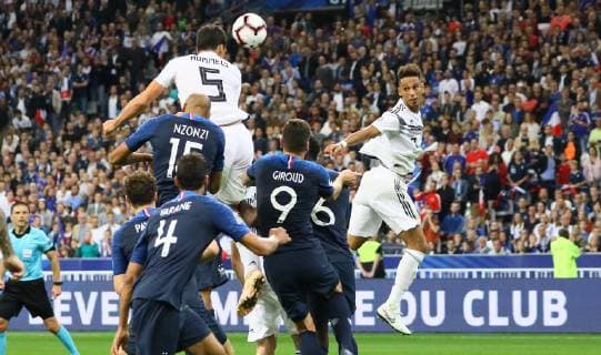 Kopfball Mats Hummels (Deutschland Germany) - 16.10.2018: Frankreich vs. Deutschland, 4. Spieltag UEFA Nations League, Stade de France, DISCLAIMER: DFB regulations prohibit any use of photographs as image sequences and or quasi-video.