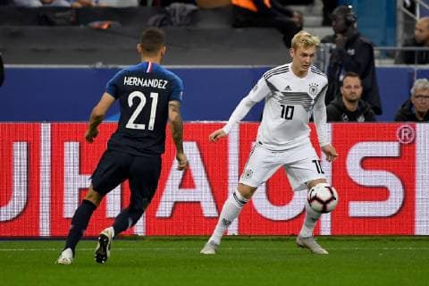 Fussball, Herren, Saison 2018 19, Nations League (4. Spieltag), Länderspiel in Saint-Denis, Frankreich - Deutschland, Lucas Hernandez (Nr. 21, Frankreich), Julian Brandt (Nr. 10, Deutschland), 16.10. 2018, Copyright: xMatthiasxKochx