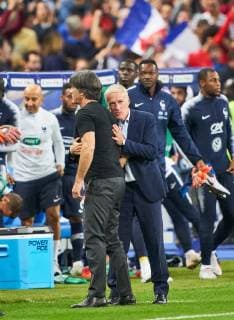 France - Germany, Soccer, Paris, October 16, 2018 DFB headcoach Joachim Jogi LOEW, LÖW,Didier DESCHAMPS, FRA headcoach, Fairness, collegiality, hug, congratulations, fair, FRANCE - GERMANY Football Nations League, Season 2018 2019, October 16, 2018 Paris, Germany. Photographer: Peter Schatz MAGICS