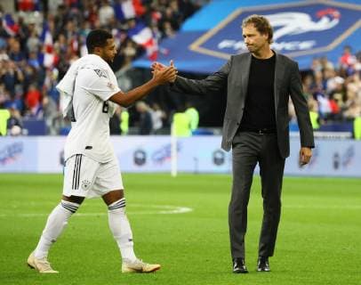 Enttäuschung bei Assistenztrainer Marcus Sorg (Deutschland Germany) und Serge Gnabry (Deutschland Germany)- 16.10.2018: Frankreich vs. Deutschland, 4. Spieltag UEFA Nations League, Stade de France, DISCLAIMER: DFB regulations prohibit any use of photographs as image sequences and or quasi-video.