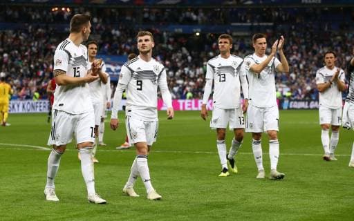 Niklas Süle, Timo Werner, Thomas Müller, Julian Draxler enttäuscht nach Spielende Enttäuschung Fußball Fussball UEFA Nations League Länderspiel Nationalmannschaft DFB Herren Saison 2018 2019 16.10.2018 Frankreich FRA VS. Deutschland GER DFL regulations prohibit any use of photographs as image sequences and or quasi-video.