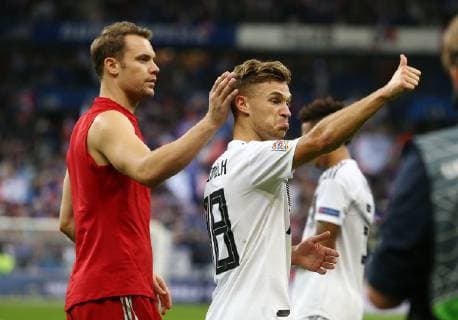 Torwart Manuel Neuer, Joshua Kimmich Daumen hoch zeigend Fußball Fussball UEFA Nations League Länderspiel Nationalmannschaft DFB Herren Saison 2018 2019 16.10.2018 Frankreich FRA VS. Deutschland GER DFL regulations prohibit any use of photographs as image sequences and or quasi-video.
