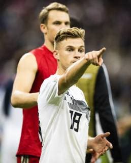 Paris, 16.10.2018 Joshua Kimmich (Deutschland) sauer auf Fan Frankreich - Deutschland