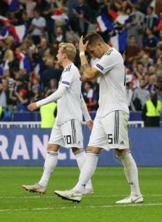 Paris , Fußball Nations League Frankreich vs. Deutschland , von links: Julian Brandt Niklas Süle ( GER ) DFB regulations prohibit any use of photographs as image sequences and or quasi-video