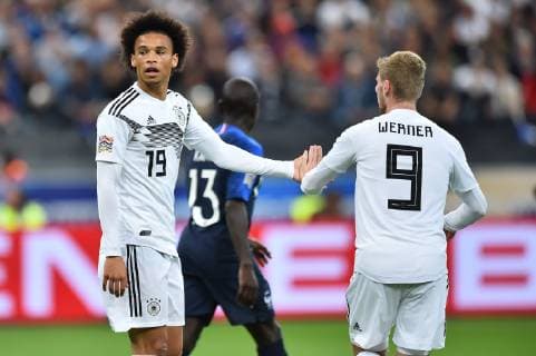 Fußball UEFA Nations League Frankreich - Deutschland am 16.10.2018 im Stade de France in Paris Leroy Sane ( Deutschland ), links - Timo Werner ( Deutschland ), rechts DFB regulations prohibit any use of photographs as image sequences and or quasi-video.