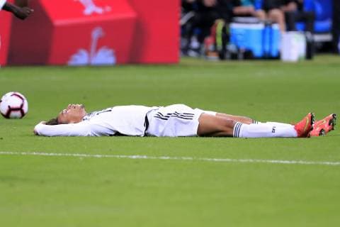 SANE Leroy Team Deutschland am Boden UEFA Nation League 2018 Spiel Frankreich - Deutschland 2 : 1 in Stade de France am 16. Oktober 2018 in Paris DFB regulations prohibit any use of photographs as image sequences and or quasi-video