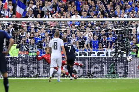 GRIEZMANN Antoine. Team FRA 11m gegen NEUER. Manuel UEFA Nation League 2018 Spiel Frankreich - Deutschland 2 : 1 in Stade de France am 16. Oktober 2018 in Paris DFB regulations prohibit any use of photographs as image sequences and or quasi-video