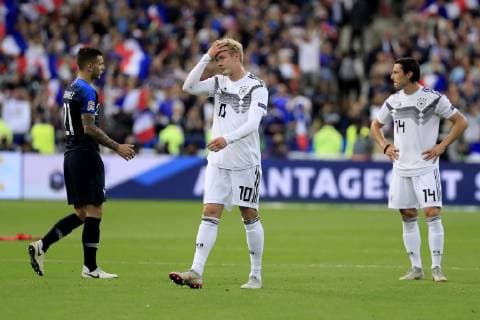 BRANDT Julian mit SCHULZ Nico Team Deutschland UEFA Nation League 2018 Spiel Frankreich - Deutschland 2 : 1 in Stade de France am 16. Oktober 2018 in Paris DFB regulations prohibit any use of photographs as image sequences and or quasi-video