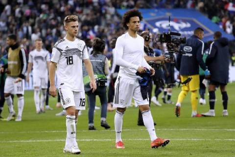 SANE Leroy mit KIMMICH Joshua Team Deutschland UEFA Nation League 2018 Spiel Frankreich - Deutschland 2 : 1 in Stade de France am 16. Oktober 2018 in Paris DFB regulations prohibit any use of photographs as image sequences and or quasi-video