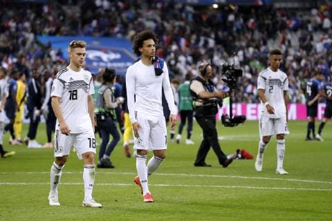SANE Leroy mit KIMMICH Joshua Team Deutschland UEFA Nation League 2018 Spiel Frankreich - Deutschland 2 : 1 in Stade de France am 16. Oktober 2018 in Paris DFB regulations prohibit any use of photographs as image sequences and or quasi-video