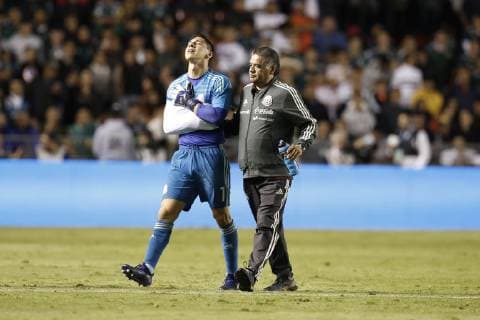 Fußball, Mexiko - Chile October 16, 2018 - EUM20181016DEP19.JPG.QUERETARO, Qro., SoccerFutbol-Mexico-Chile.- La seleccion de Chile derrota 1-0 a su similar de Mexico en partido amistoso celebrado en el estadio Corregidora, la noche de este martes 16 de octubre de 2018. El guardameta Hugo Gonzalez salio lesionado. Foto: Agencia EL UNIVERSALAgustin SalinasRCC. Latin News: October 16, 2018 Copyright: xElxUniversalx