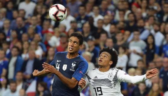 Paris , Fußball Nations League Frankreich vs. Deutschland , von links: Raphael Varane ( FRA ) Leroy Sane ( GER ) DFB regulations prohibit any use of photographs as image sequences and or quasi-video