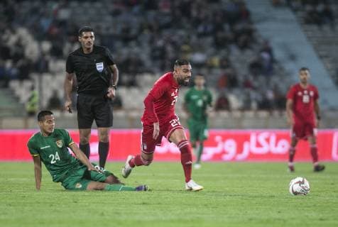 (181017) -- TEHRAN, Oct. 17, 2018 -- Ashkan Dejagah (C) of Iran vies for the ball during a friendly football match between Iran and Bolivia in Azadi Stadium in Tehran, Iran, Oct. 16, 2018. Iran won 2-1. ) (SP)IRAN-TEHRAN-SOCCER-FRIENDLY MATCH-IRAN VS BOLIVIA AhmadxHalabisaz 