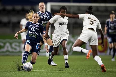 Fußball, Damen CL, Linköpings FC - Paris St. Germain 181017 Linköpings Kosovare Asllani och Paris Formiga under attondelsfinalen i Champions League mellan Linköping och Paris Saint-Germain den 17 oktober 2018 i Linköping. Copyright: PETERxHOLGERSSON BB181017PH005