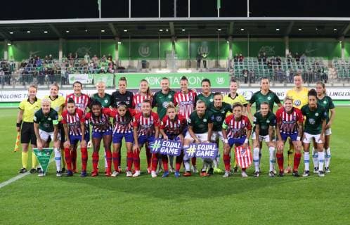 VfL vs Atletico Madrid, CL Wolfsburg, Deutschland. 17.10.2018, FUßBALL - VfL Wolfsburg vs Atletico Madrid, Champions League, Achtelfinale, Saison 2015-2016, Volkswagen Arena. Bild zeigt: Mannschaften vor dem Spiel Wolfsburg