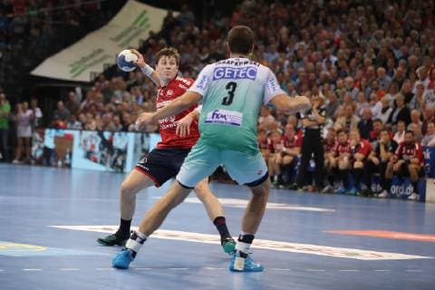 SG Flensburg-Handewitt vs SC Magdeburg, Handball, DHB-Pokal, Achtelfinale, 17.10.18 Goran Soegard Johannsessen (SG Flensburg-Handewitt, 23) gegen Piotr Chrapkowski (SC Magdeburg, 03)