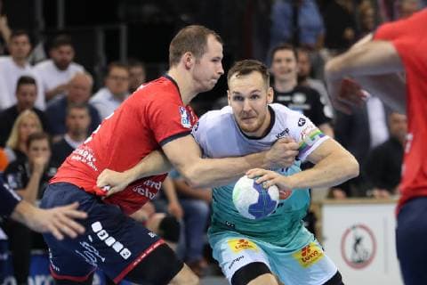 SG Flensburg-Handewitt vs SC Magdeburg, Handball, DHB-Pokal, Achtelfinale, 17.10.18 Christian O Sullivan (SC Magdeburg, 24) gegen Simon Hald (SG Flensburg-Handewitt, 05)