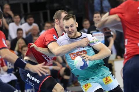 SG Flensburg-Handewitt vs SC Magdeburg, Handball, DHB-Pokal, Achtelfinale, 17.10.18 Christian O Sullivan (SC Magdeburg, 24) gegen Simon Hald (SG Flensburg-Handewitt, 05)