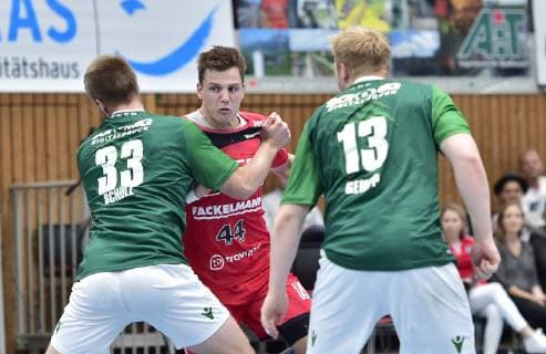 17.10.2018 - Handball - DHB-Pokal - Achtelfinale - Saison 2018 2019 - DJK Rimpar Wölfe - HC Erlangen HCE - OGo - Michael Schulz (33, DJK Rimpar Wölfe ) Christoph Steinert (44, HC Erlangen ) Patrick Gempp (13, DJK Rimpar Wölfe )