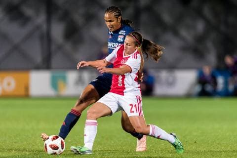 (L-R) Wendie Renard of Olympique Lyonnais, Vanity Lewerissa of Ajax women during the UEFA Women s Champions League round of 16 first leg match between Ajax Amsterdam and Olympique Lyonnais at Sportpark De Toekomst on October 17, 2018 in Amsterdam, The Netherlands UEFA Women s Champions League 2018 2019 xVIxVIxImagesx xGerritxvanxKeulenxIVx 12480265