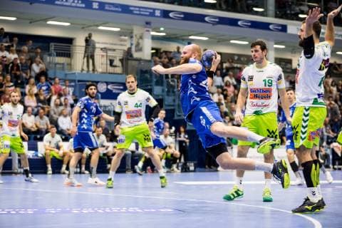 DHB-Pokal; VfL Gummersbach - FRISCH AUF! Goeppingen; 17.10.2018, SCHWALBE arena Gummersbach Alexander Becker ( 45, VfL Gummersbach), Ivan Sliskovic ( 19, Frisch Auf! Goeppingen), DHB-Pokal VfL Gummersbach - SG BBM Bietigheim; Gummersbach, Schwalbe arena