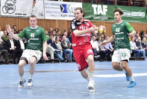 17.10.2018 - Handball - DHB-Pokal - Achtelfinale - Saison 2018 2019 - DJK Rimpar Wölfe - HC Erlangen HCE - OGo - Fin Backs (41, DJK Rimpar Wölfe ) Johannes Sellin (5, HC Erlangen HCE ) Benedikt Brielmeier (43, DJK Rimpar Wölfe )