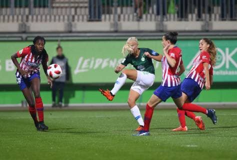 VfL vs Atletico Madrid, CL Wolfsburg, Deutschland. 17.10.2018, FUßBALL - VfL Wolfsburg vs Atletico Madrid, Champions League, Achtelfinale, Saison 2015-2016, Volkswagen Arena. Bild zeigt: Pernille Harder (VfL Wolfsburg) schießt Tor zum 4:0 Wolfsburg