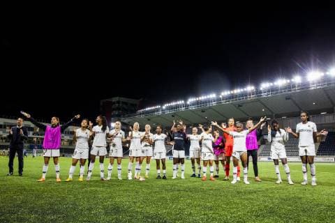 181017 Paris spelare jublar efter attondelsfinalen i Champions League mellan Linköping och Paris Saint-Germain den 17 oktober 2018 i Linköping. Copyright: PETERxHOLGERSSON BB181017PH019