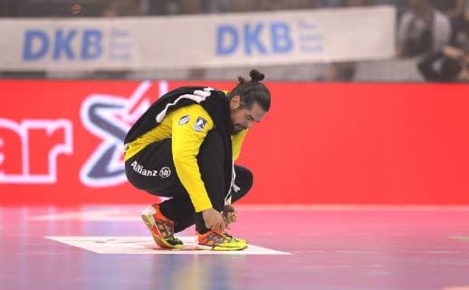 Foto : Torhüter Milos Putera ist enttäuscht ( Leipzig ) Handball - 1. Bundesliga , Pokalspiel am Mi. 17.10.2018 THW Kiel - DHfK Leipzig
