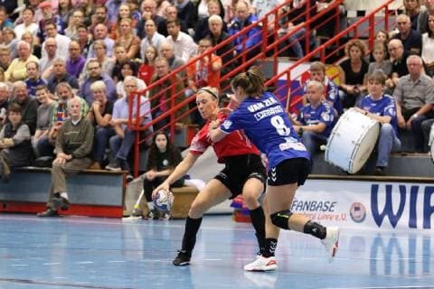 Kirsztina Triscsuk (Thueringer HC 15) gegen Tessa van Zijl (HSG Blomberg-Lippe 8)(rechts), HSG Blomberg-Lippe vs Thueringer HC, Handball, 1. Frauen Bundesliga, 17.10.2018, HSG Blomberg-Lippe vs Thueringer HC, Handball, 1. Bundesliga Frauen, 17.10.2018 Blomberg Copyright: xEIBNER JanxStrohdiekx EP_JSK