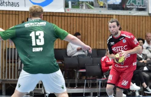 17.10.2018 - Handball - DHB-Pokal - Achtelfinale - Saison 2018 2019 - DJK Rimpar Wölfe - HC Erlangen HCE - OGo - Patrick Gempp (13, DJK Rimpar Wölfe ) Johannes Sellin (5, HC Erlangen HCE )