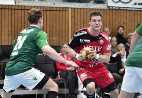 17.10.2018 - Handball - DHB-Pokal - Achtelfinale - Saison 2018 2019 - DJK Rimpar Wölfe - HC Erlangen HCE - OGo - Lukas Siegler (20, DJK Rimpar Wölfe ) Christoph Steinert (44, HC Erlangen )