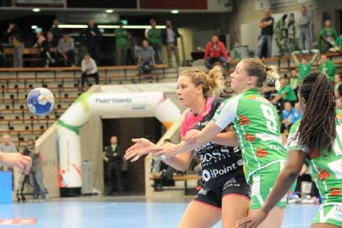 Marija Obradovic (TusSies Metzingen 51) gegen Johanna Schnidler (FrischAuf Goeppingen 9) TusSies Metzingen, Handball, HBF, Ligaspiel, 17.10.2018, Foto:TBaur Eibner FrischAuf Goeppingen vs. TusSies Metzingen Goeppingen Copyright: xEIBNER TobiasxBaurx EP_TBR