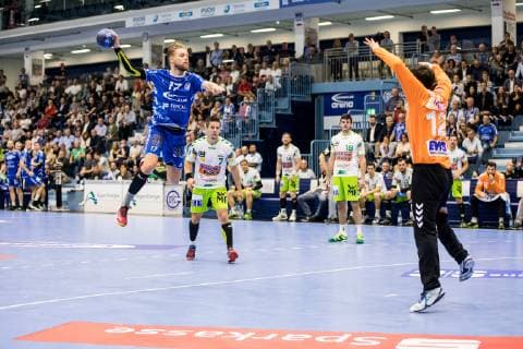 DHB-Pokal; VfL Gummersbach - FRISCH AUF! Goeppingen; 17.10.2018, SCHWALBE arena Gummersbach Marvin Sommer ( 17, VfL Gummersbach), Daniel Rebmann ( 12, Frisch Auf! Goeppingen), Allan Damgaard Espersen ( 7, Frisch Auf! Goeppingen), Ivan Sliskovic ( 19, Frisch Auf! Goeppingen), DHB-Pokal VfL Gummersbach - SG BBM Bietigheim; Gummersbach, Schwalbe arena