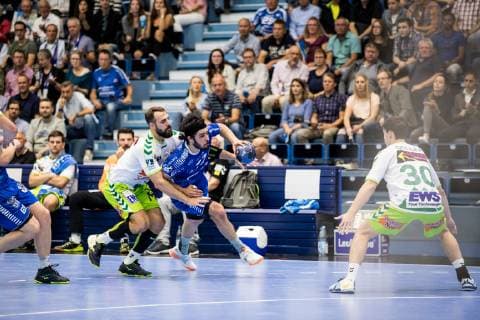DHB-Pokal; VfL Gummersbach - FRISCH AUF! Goeppingen; 17.10.2018, SCHWALBE arena Gummersbach Pouya Norouzi ( 77, VfL Gummersbach), Axel Goller ( 30, Frisch Auf! Goeppingen), DHB-Pokal VfL Gummersbach - SG BBM Bietigheim; Gummersbach, Schwalbe arena
