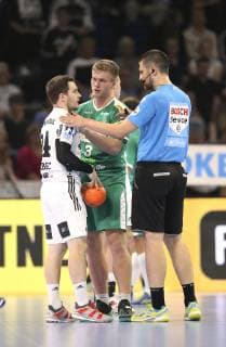 Foto : Miha Zarabec gegen Franz Semper ( grün Leipzig ) Handball - 1. Bundesliga , Pokalspiel am Mi. 17.10.2018 THW Kiel - DHfK Leipzig