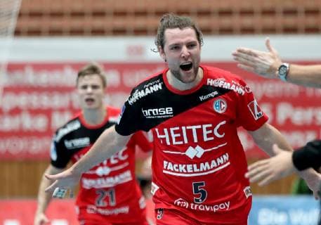 Deutschland, Wuerzburg, s.Oliver Arena, 17.10.2018, Handball - DHB Pokal - DJK Rimpar Woelfe - HC Erlangen Bild: v. l. Johannes Sellin (HC Erlangen, 5) freut sich über den Sieg Copyright: HMBxMedia xHeikoxBecker