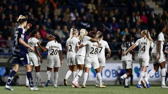 181017 Jubel efter mal 0-2 av Paris Shuang Wang , i mitten Hanna Glas och Andrine Hegerberg under attondelsfinalen i Champions League mellan Linköping och PSG den 17 oktober 2018 i Linköping. Copyright: PETERxHOLGERSSON BB181017PH049