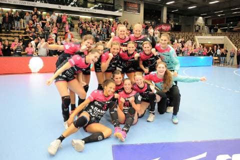 die TusSies Jubel in am Ende in Goeppingen TusSies Metzingen, Handball, HBF, Ligaspiel, 17.10.2018, Foto:TBaur Eibner FrischAuf Goeppingen vs. TusSies Metzingen Goeppingen Copyright: xEIBNER TobiasxBaurx EP_TBR