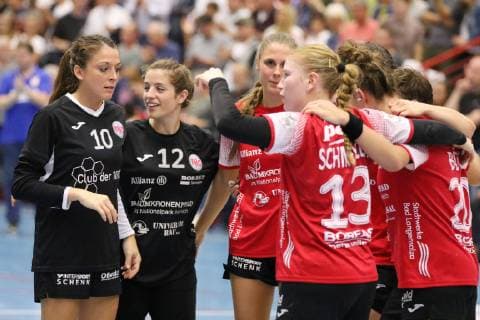 Siegesjubel bei v.l. Alexandra Mazzucco (Thueringer HC 10), Kristy Zimmerman (Thueringer HC 12), Alicia Stolle (Thueringer HC 17), Meike Schmelzer (Thueringer HC 13), Emily Boelk (Thueringer HC 20), HSG Blomberg-Lippe vs Thueringer HC, Handball, 1. Frauen Bundesliga, 17.10.2018, HSG Blomberg-Lippe vs Thueringer HC, Handball, 1. Bundesliga Frauen, 17.10.2018 Blomberg Copyright: xEIBNER JanxStrohdiekx EP_JSK