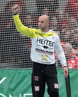 v.li.: Gorazd Skof (HC Erlangen) jubelt, DHB-Pokal Achtelfinale, DJK Rimpar Wölfe - HC Erlangen,
