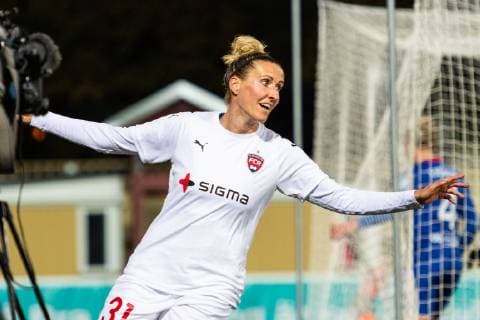 Sport Bilder des Tages Fußball, Damen CL, FC Rosengard - Slavia Prag 181018 Rosengards Anja Mittag jublar efter 1-0 under fotbollsmatchen i Champions League mellan Rosengard och Slavia Prag den 18 oktober 2018 i Malmö. Copyright: AvdoxBilkanovic BB181018AB003