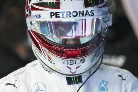 Sport Bilder des Tages AUSTIN, TX - OCTOBER 18: Mercedes driver Lewis Hamilton (44) of Great Britain looks on prior to afternoon practice for the F1 United States Grand Prix on October 18, 2018, at Circuit of the Americas in Austin, TX. (Photo by John Crouch Icon Sportswire) AUTO: OCT 18 F1 - United States Grand Prix Icon18101833251 EDITORIAL USE ONLY
