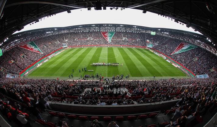 Fußball, Stadiongeschichte FC Augsburg Choreographie in der WWK-Arena vor Spielbeginn, FC Augsburg vs. RB Leipzig, 8. Spieltag, DFL REGULATIONS PROHIBIT ANY USE OF PHOTOGRAPHS AS IMAGE SEQUENCES AND OR QUASI-VIDEO.