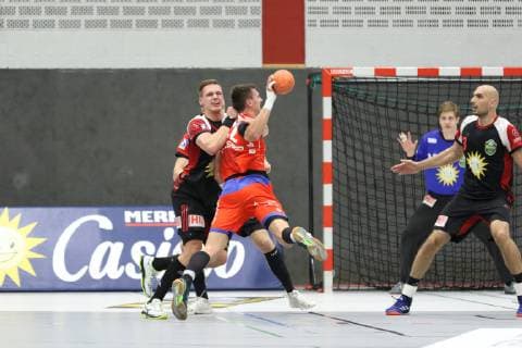 Jona Schoch (HBW Balingen-Weilstetten 22) gegen Patryk Walczak (TuS N-Luebbecke 7)(links) , TuS N-Luebbecke vs HBW Balingen-Weilstetten, Handball, 2. Bundesliga, 20.10.2018, TuS N-Luebbecke vs HBW Balingen-Weilstetten, Handball, 2. Bundesliga, 20.10.2018 Luebbecke Copyright: xEIBNER JanxStrohdiekx EP_JSK