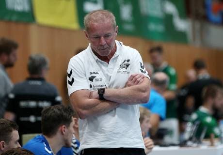 v.li.: Trainer Uwe Jungandreas (Dessau-Rosslauer HV 06) enttäuscht schauend, Enttäuschung, disappointed, DKB 2. Handball-Bundesliga, DJK Rimpar Wölfe - Dessau-Rosslauer HV 06,