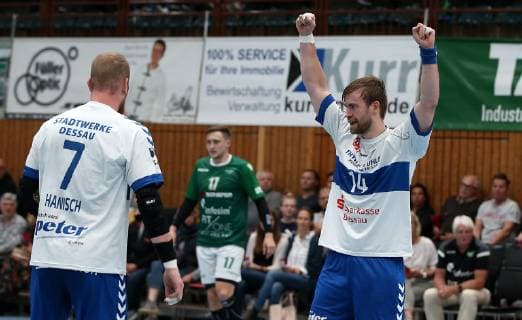 v.li.: Libor Hanisch (Dessau-Rosslauer HV 06), Patrick Schmidt (DJK Rimpar Wölfe), Florian Pfeiffer (Dessau-Rosslauer HV 06) jubelt, DKB 2. Handball-Bundesliga, DJK Rimpar Wölfe - Dessau-Rosslauer HV 06,