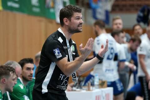 v.li.: Trainer Dr. Matthias Obinger (DJK Rimpar Wölfe) enttäuscht schauend, Enttäuschung, disappointed, DKB 2. Handball-Bundesliga, DJK Rimpar Wölfe - Dessau-Rosslauer HV 06,
