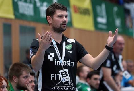 v.li.: Trainer Dr. Matthias Obinger (DJK Rimpar Wölfe) enttäuscht schauend, Enttäuschung, disappointed, DKB 2. Handball-Bundesliga, DJK Rimpar Wölfe - Dessau-Rosslauer HV 06,